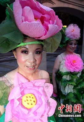 新疆油城克拉瑪依舉辦環(huán)保時(shí)裝秀倡導(dǎo)綠色生活(2)-中新網(wǎng)